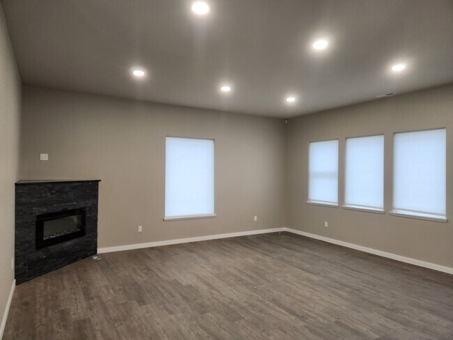 Building Photo - West Valley New 4 br plus office, 3.5 bath...