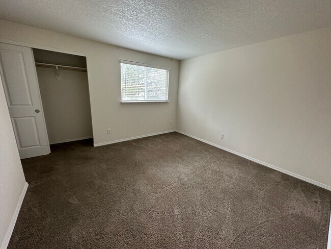 Building Photo - 6552 SW 192nd Ave
