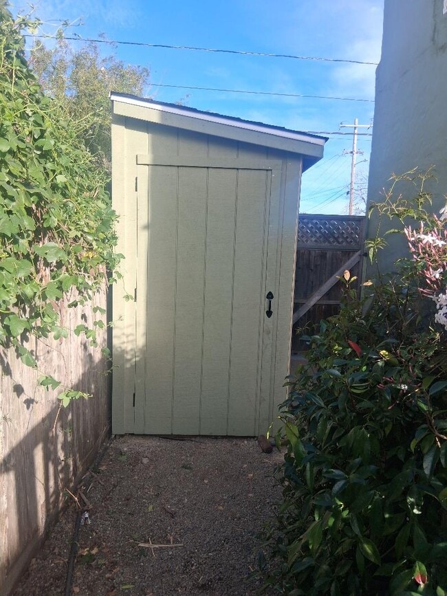 Building Photo - 1317 Chanticleer Ave