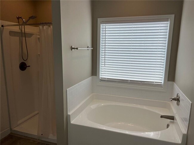 Building Photo - 732 E Jefferson St