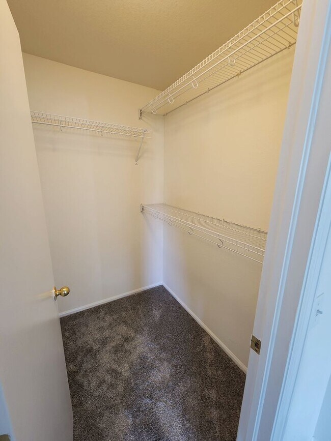 Building Photo - Charming 3 Bed 2 Bath Townhome for Rent in...