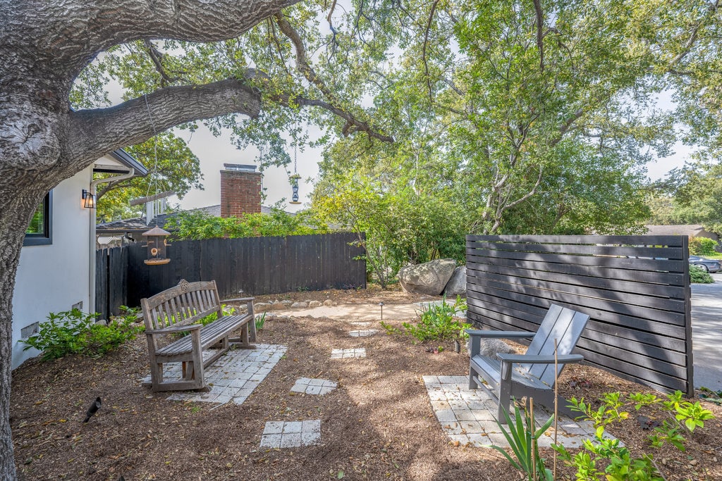 Building Photo - 2152 Grand Oaks Ave