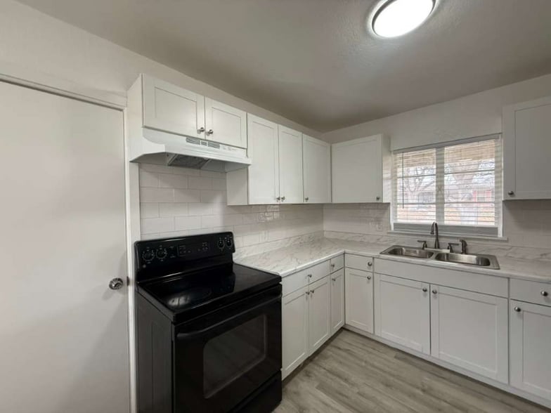 Building Photo - 202 Mink Dr