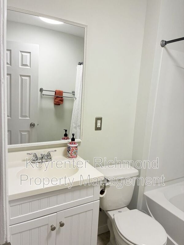 Building Photo - 2003 Cedar St