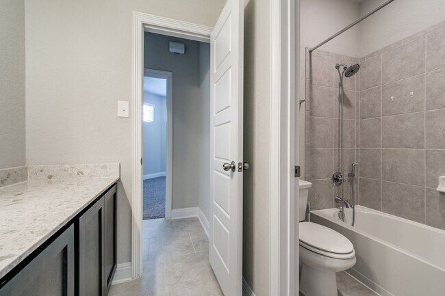 Building Photo - Waterford Park 3 Bed Single Story Home