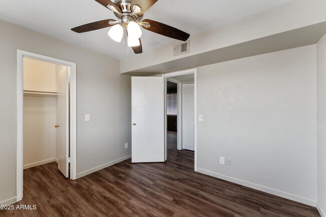 Building Photo - 808 N Revere