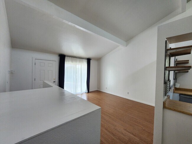 Building Photo - 1800 Gundersen Ln S