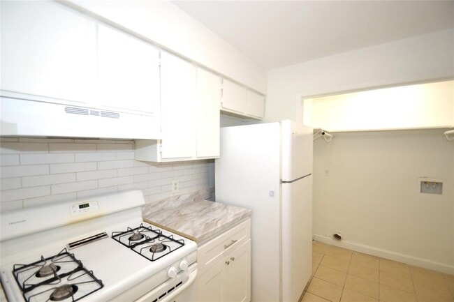 Building Photo - 1202 Southport Dr