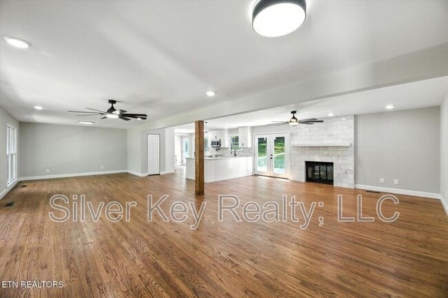 Building Photo - 1113 Springfield Dr