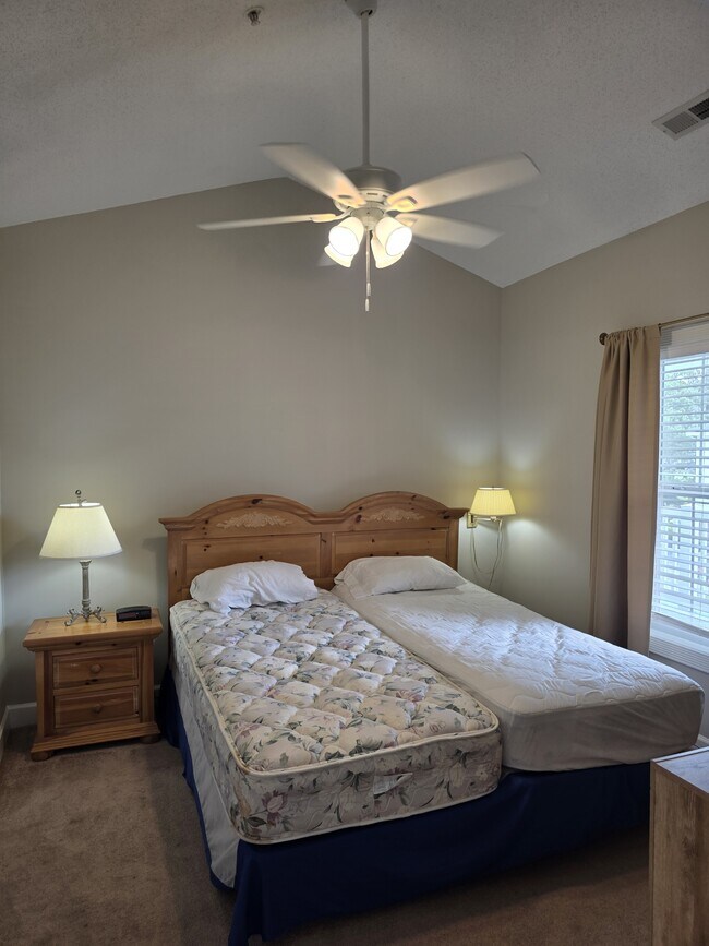 Building Photo - 4879 Dahlia Ct