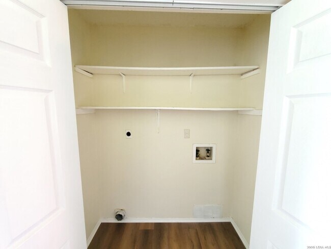 Building Photo - 8219 Sunshine Trail Dr