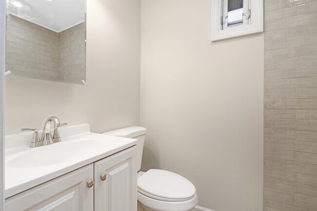 Building Photo - 1620 Palisade Ave