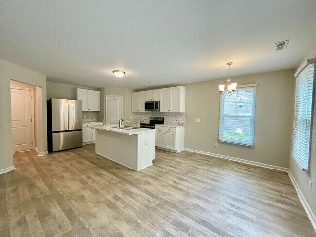 Building Photo - 3-Bedroom Retreat With 2.5 Baths In Fayetteville