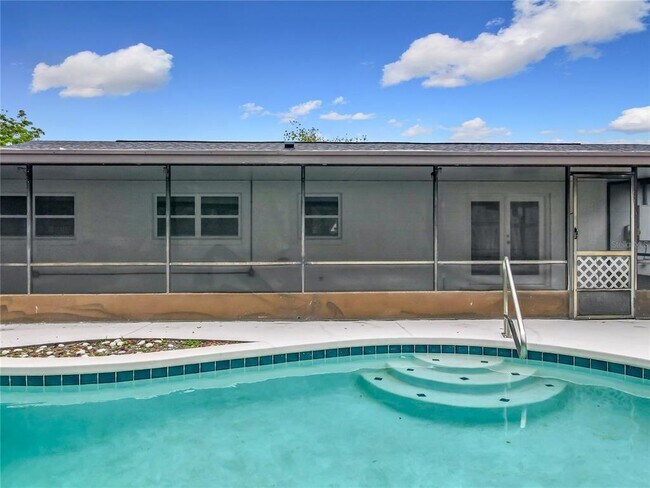 Building Photo - 8676 Hillside Dr