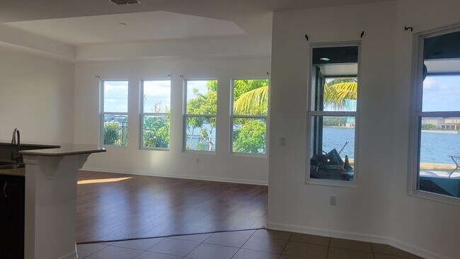 Building Photo - 563 Blue Cypress Dr