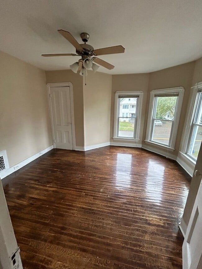 Building Photo - 964 Walnut St