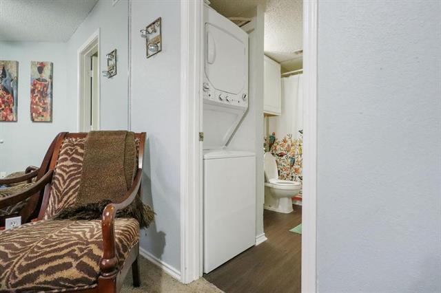 Building Photo - 2300 Bamboo Dr