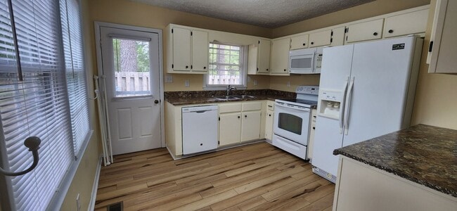 Building Photo - SG11200B