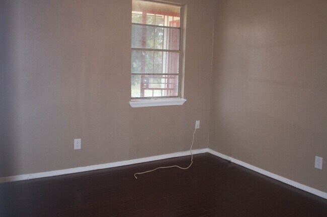 Building Photo - Discover Your New Home in the Heart of San Antonio's East Side
