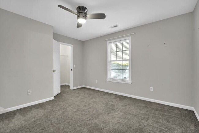 Building Photo - Charming 3BR/3BA Home with Lawn Care Included - Prime Simpsonville Location!
