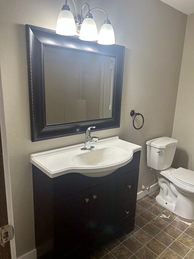 Building Photo - 2193 Packerland Dr