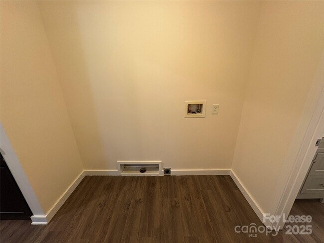 Building Photo - 2827 Morson St