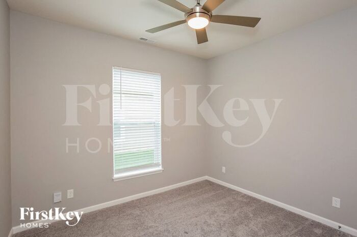 Building Photo - 4434 Hayward Way
