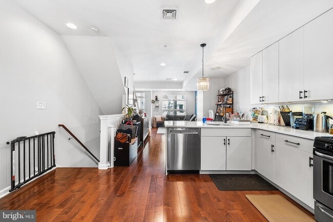 Building Photo - 1333 N Howard St