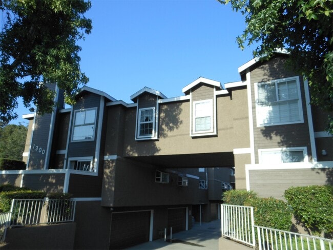 Building Photo - 1300 Mayflower Ave