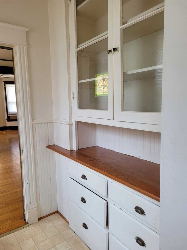 Building Photo - 2 State St