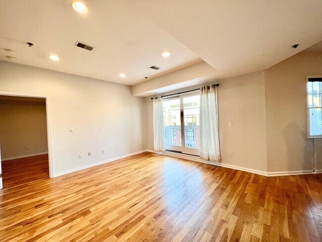 Building Photo - 108 Monroe St