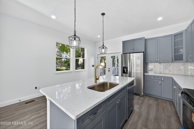 Building Photo - 2315 Park St