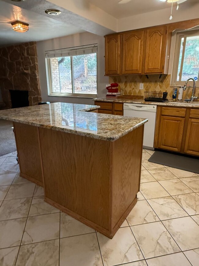 Building Photo - Charming Arvada Ranch