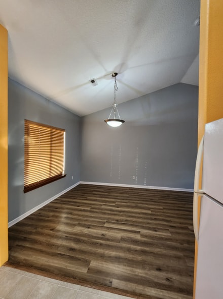 Building Photo - 1127 SE Rollins Ave