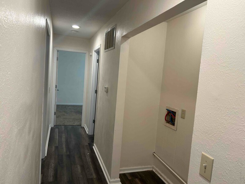 Building Photo - 5806 Ryewyck Dr