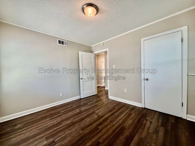 Building Photo - 3451 Hendricks Ave