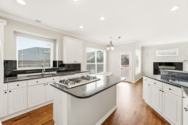 Building Photo - Incredible 4 Bed 4 Bath in Stonegate!