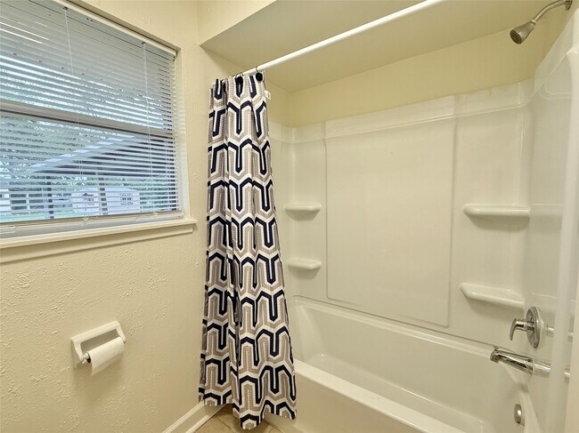 Building Photo - 2043 Cherry Laurel Dr