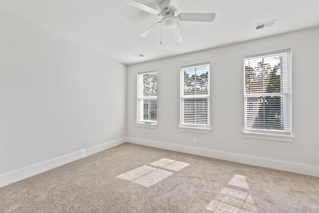 Building Photo - 503 N Walnut St