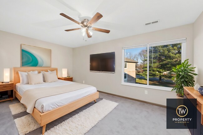 Building Photo - 1040 University Dr