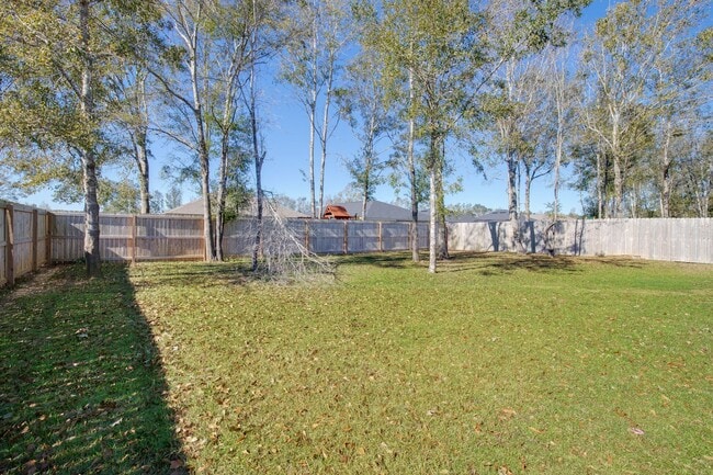 Building Photo - Corner Lot & Fenced 4/2 Ready for Move In!...