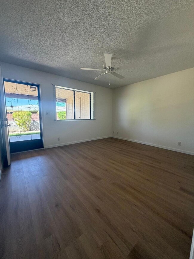 Building Photo - 520 S Greenfield Rd