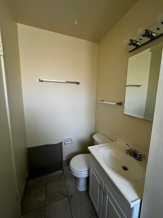 Building Photo - 5335 Castle St