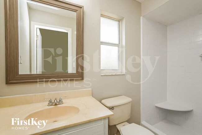 Building Photo - 5410 Bayshore Ave