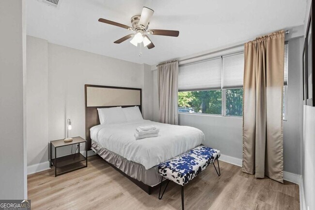 Building Photo - 3645 Peachtree Rd NE