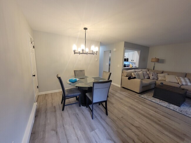 Building Photo - 39 Willow Springs