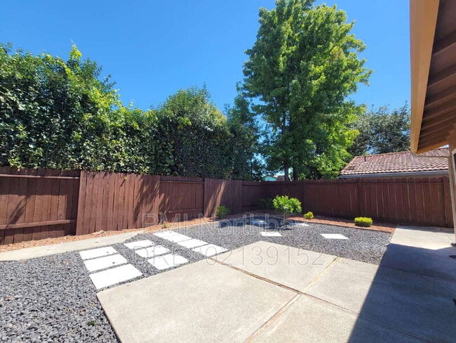 Building Photo - 2080 Diamond Way