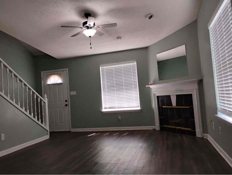 Building Photo - 2498 Nugget Ln