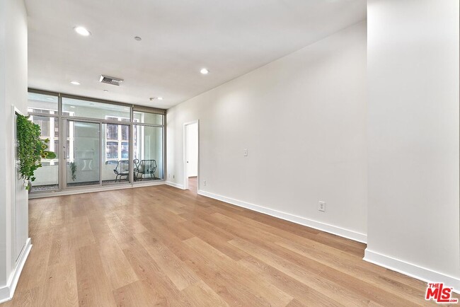 Building Photo - 3810 Wilshire Blvd