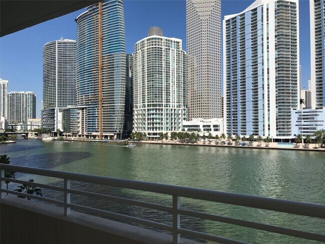 Primary Photo - 888 Brickell Key Dr